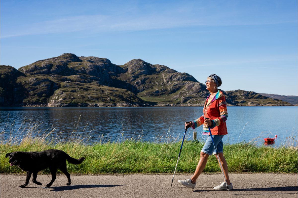 Femme pratiquant la marche méditative
