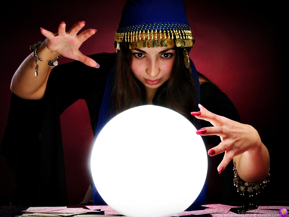 voyante et boule de Crystal